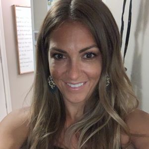 Meet your Posher, Loralee